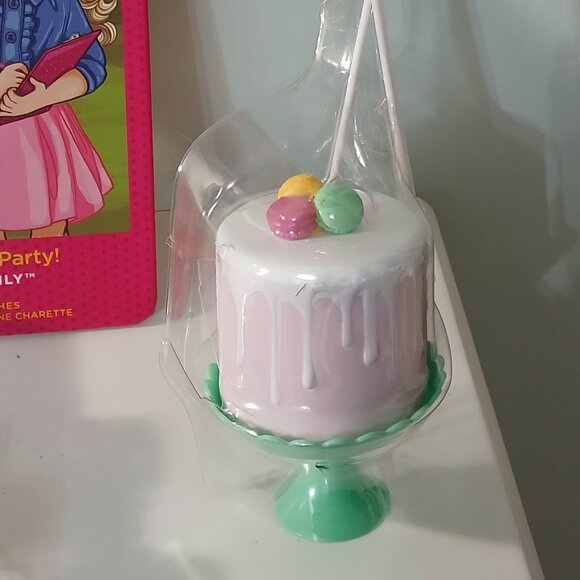 New Our Generation doll party accessories and book - Picture 4 of 5